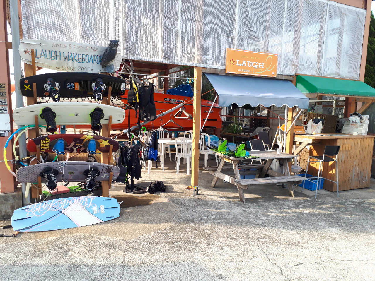 当ショップはマリーナの中にあります。目の前が琵琶湖でロケーションは最高です!終わってからものんびりお過ごしください!風、太陽、自然が癒してくれます!びわこ最高!