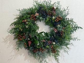 香り豊かな針葉樹のクリスマスリース。フレッシュからドライまでお楽しみいただけます。(画像はイメージです)