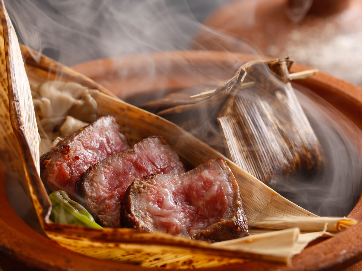 〜国産牛のワイン蒸し〜 基本懐石のメイン料理、ワインの香りをまとう柔らかお肉で満足!