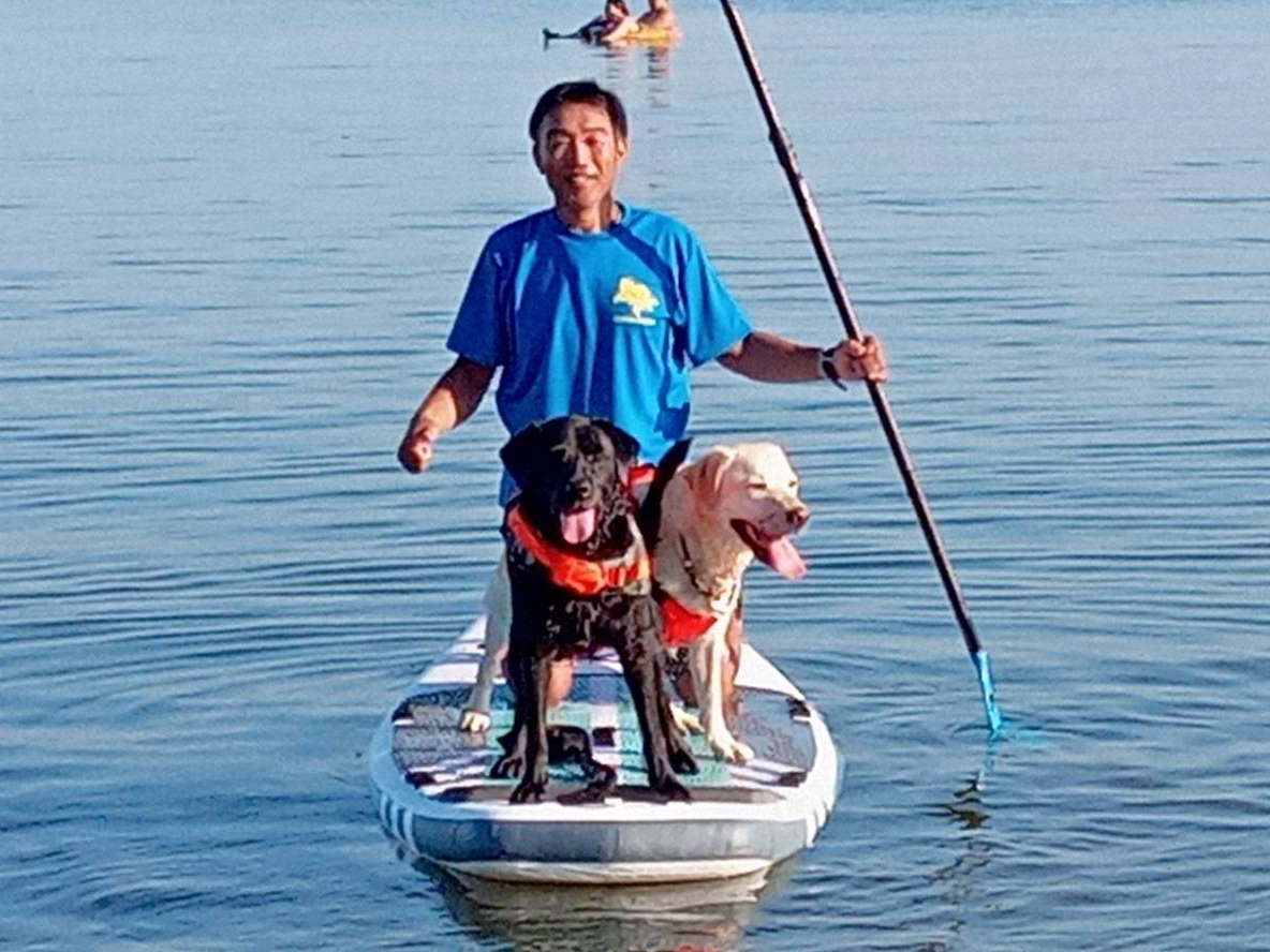 【SUP&ワンコSUP】1艇につき2名(1名+1匹)まで体験可能♪小学生以下のお子様やワンコの同乗は特別料金の+1,000円としています!