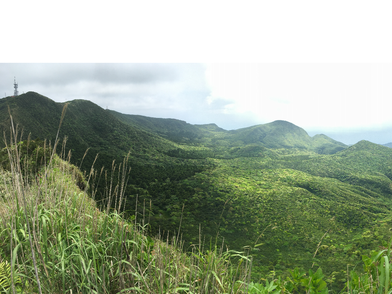 稜線から見る火口