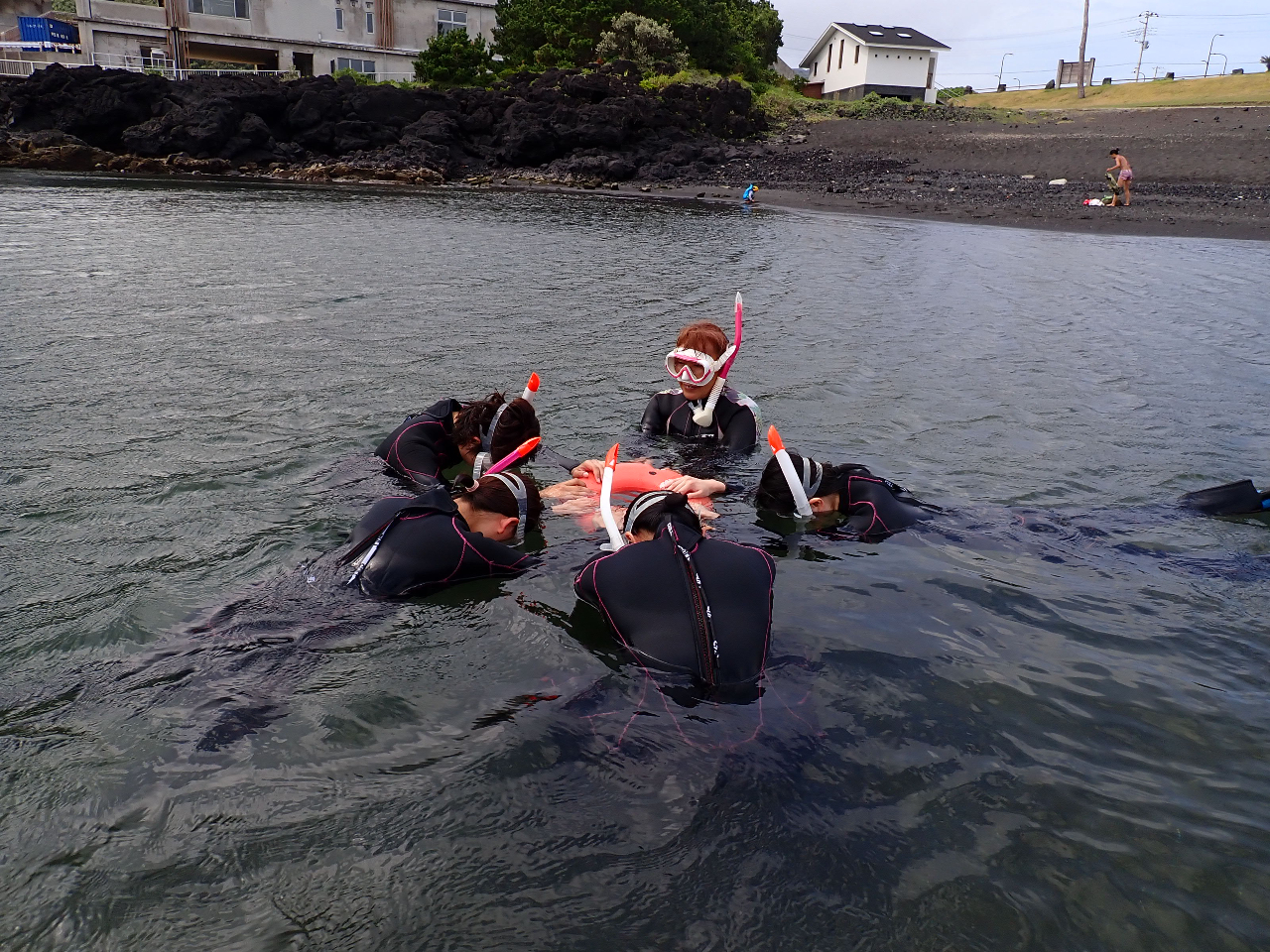 �܂��͉��₩�ȊC�ł���������K�I