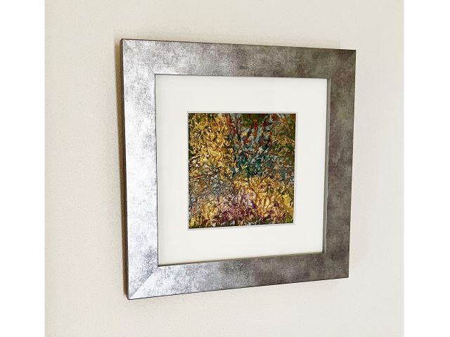 額装すればこんな素敵なインテリアに。大きさも自由にカットできます。