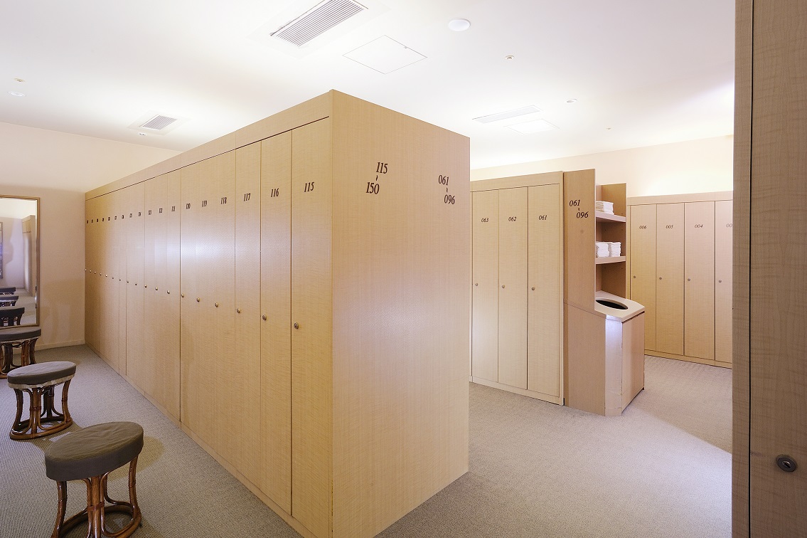 �y�X�p�E�A���p�z
�\���ȑ傫���̃��b�J�[�������B