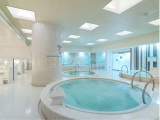 【スパ・アルパ】温浴風呂や寝風呂、ジャグジー、ハイパージェットバスなど多彩なお風呂を揃えています。