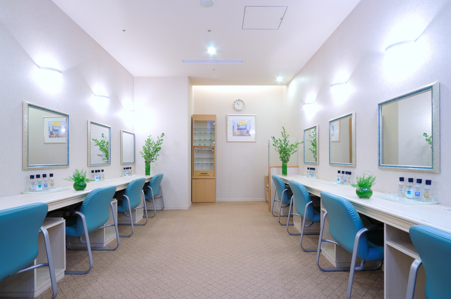 yXpEApz
p̃pE_[[͗אڂeƂĂ܂B