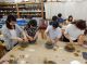 じっくり手びねり陶芸体験は縄文時代からの技法のヒモづくりで茶碗やマグカップや花入れなど作りたい物に挑戦します。