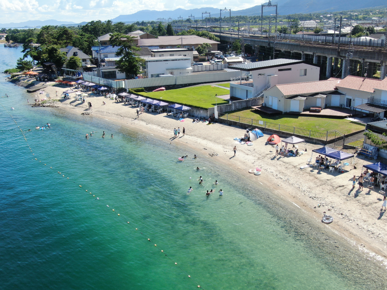 琵琶湖でも有数の美しい砂浜です。