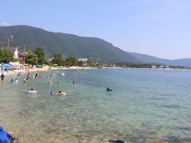 湖の反対側には雄大な比良山系がせまっています!JR近江舞子駅からもすぐ近く♪