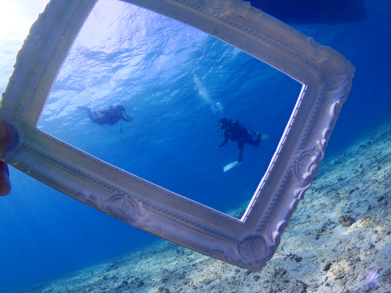 透明度抜群で神秘的空間!青の洞窟の入り口付近(^<^)ワクワク、ドキドキ!!