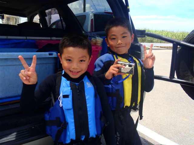 これからワクワクドキドキの初めてシュノーケル!!!!!!お子様の貴重な瞬間も逃しません(^'^)