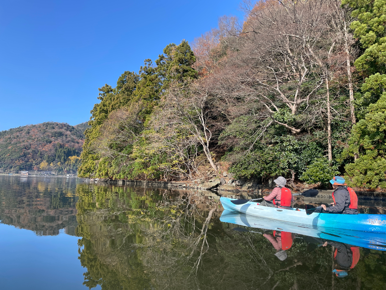 【10月】奇跡の湖をめぐる!秋の水月湖コース〈3時間・たき火でティータイム付〉