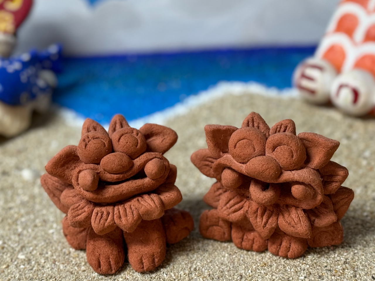 スタッフが一緒に作るから苦手な方も安心(^^)シーサー作りはスタッフが付きます!