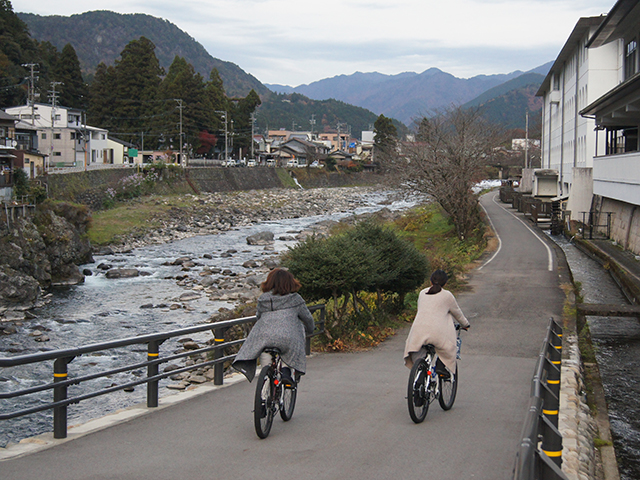 앗𗁂тȂgc̐^𑖂