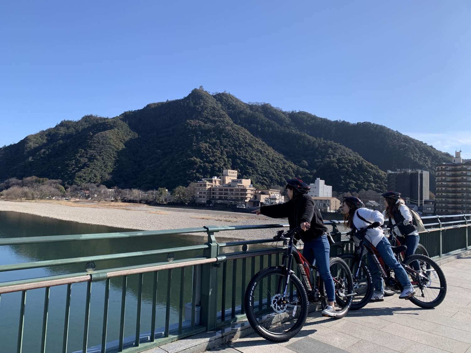 織田信長ゆかりの地、岐阜市をめぐるEバイクツアー