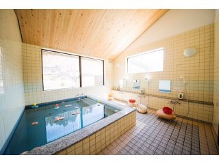 森のお風呂屋さん 日帰り入浴 タオル 泉質の良さが評判 カフェスペースもあり 薪で加温した天然温泉 ゆっくりつかってつるつるリフレッシュ ファミリー 女性におすすめ 直前予約可能 あわくら温泉 元湯 じゃらん遊び体験