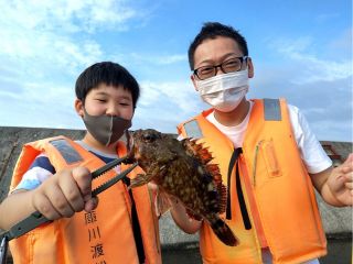 季節に応じて尼崎の旬の魚を狙います!写真のガシラに加えてメバルやクロダイにキビレ等々…季節に応じて色々な魚が釣れます!