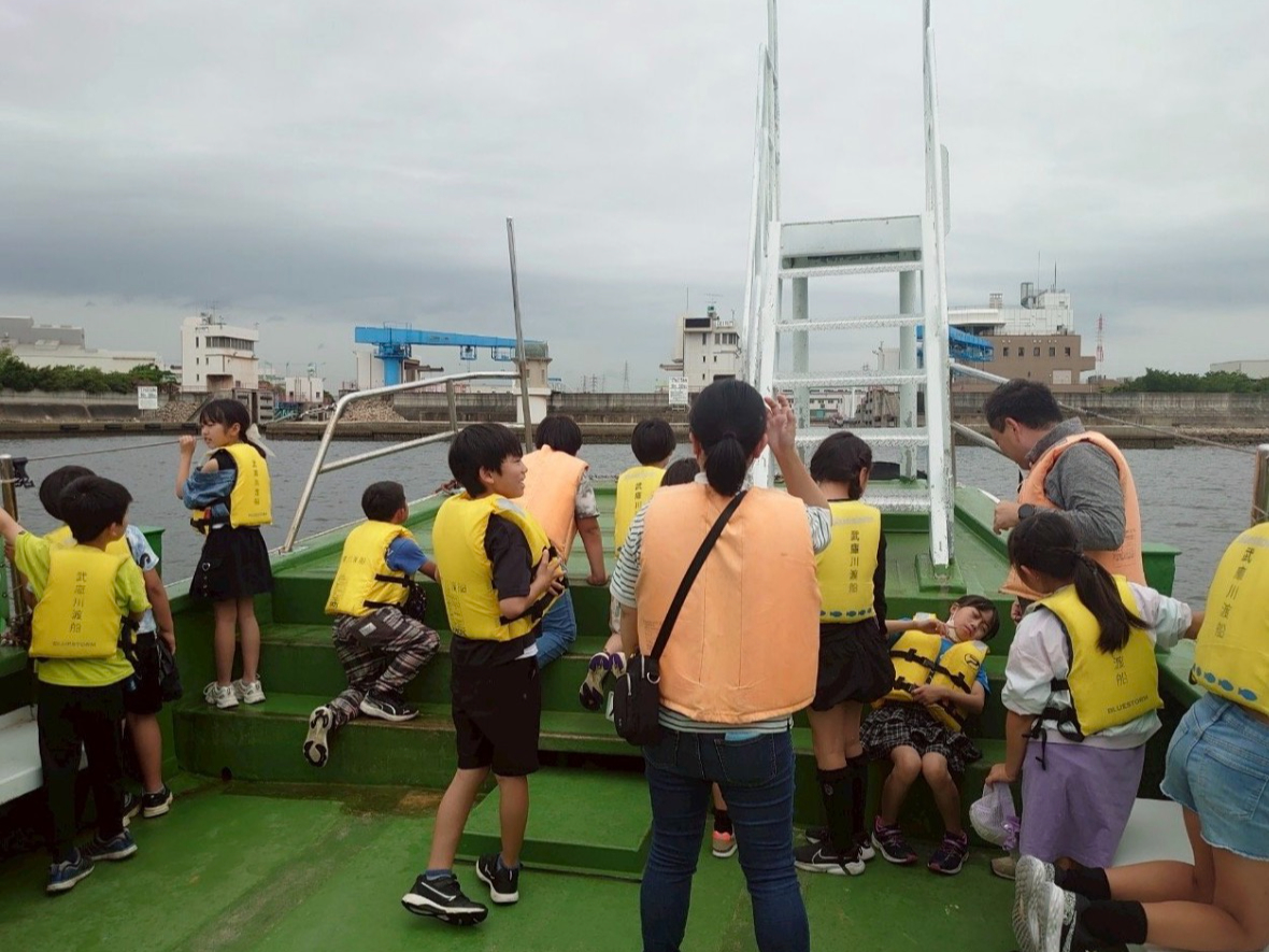 �D�͕��̏󋵂ɉ����đ召�F�X�ȃT�C�Y�ŉ^�q���Ă��܂��B���S�ʂ��ŗD��ɂ��ăN���[�Y���y����Œ����܂���