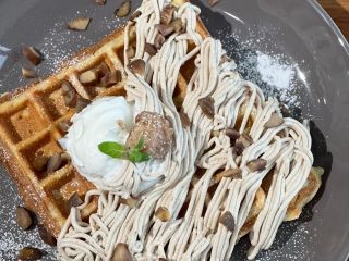 ワッフルはその日のメニューよりお選びいただけます。