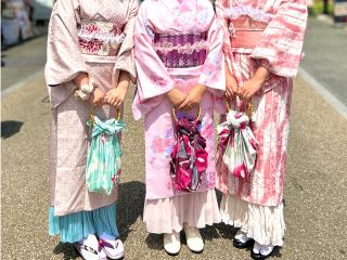 揺らめく裾が新しい!くれないStyleの着物体験