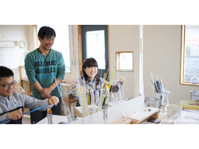 カップルや親子、お友達などと一緒に体験できます。