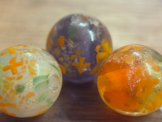 9月限定「金木犀こがね玉」2色のガラスに金粉を加えた、ちょっぴり豪華な秋色デザイン ※こちらのデザインは2,500円となります