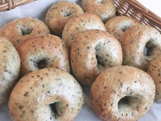 黒ゴマのベーグル