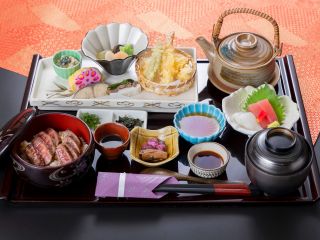 みかわ牛プチ葵まぶし♪看板メニューのみかわ牛葵まぶしが“プチ”サイズに!!天麩羅、お造り、小鉢、赤だし、香の物付き♪