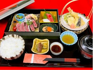 みかわ牛葵弁当♪季節薫る和の弁当♪メインのみかわ牛A5ステーキに、天麩羅、お造り、小鉢、ご飯、赤だし、香の物付き♪
