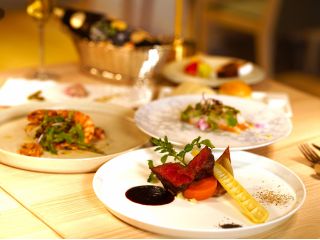 地元の食材を使ったメイビアディナー