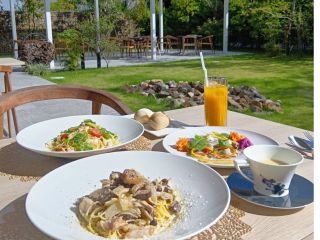 お米豚ときのこのクリームソースパスタ/島浦真鯛のペペロンチーノ