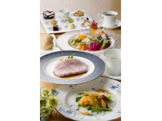 平日限定の「テラスランチ」はこのお値段で地物のお魚をつかったお料理はもちろんの事、お肉料理も付いてます。