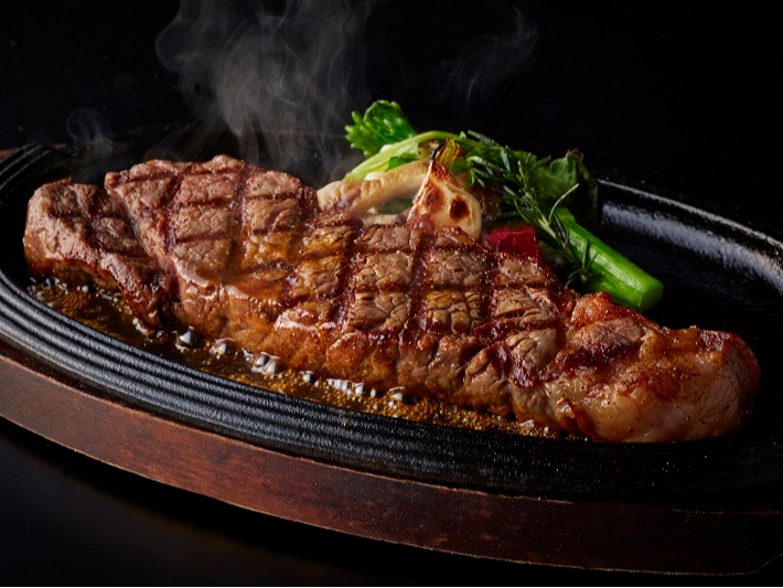 【ステーキランチ】熱々鉄板のビーフステーキinカステリアンルーム