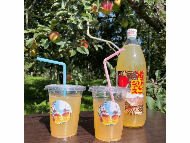 りんごジュースは店頭販売もしています。お土産におすすめ。(蜜入りのサンふじで絞ってます)