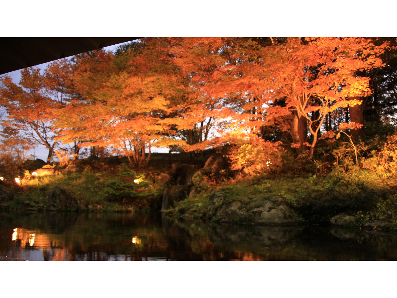 四季の移ろいを感じられる露天風呂ー屋根付露天風呂「雫石高倉温泉」