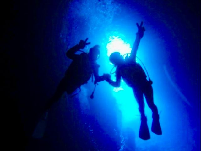 このシルエット!これぞ青の洞窟!自然