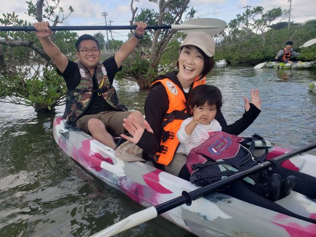 お子様は大人の膝元に一緒に座り参加頂けます