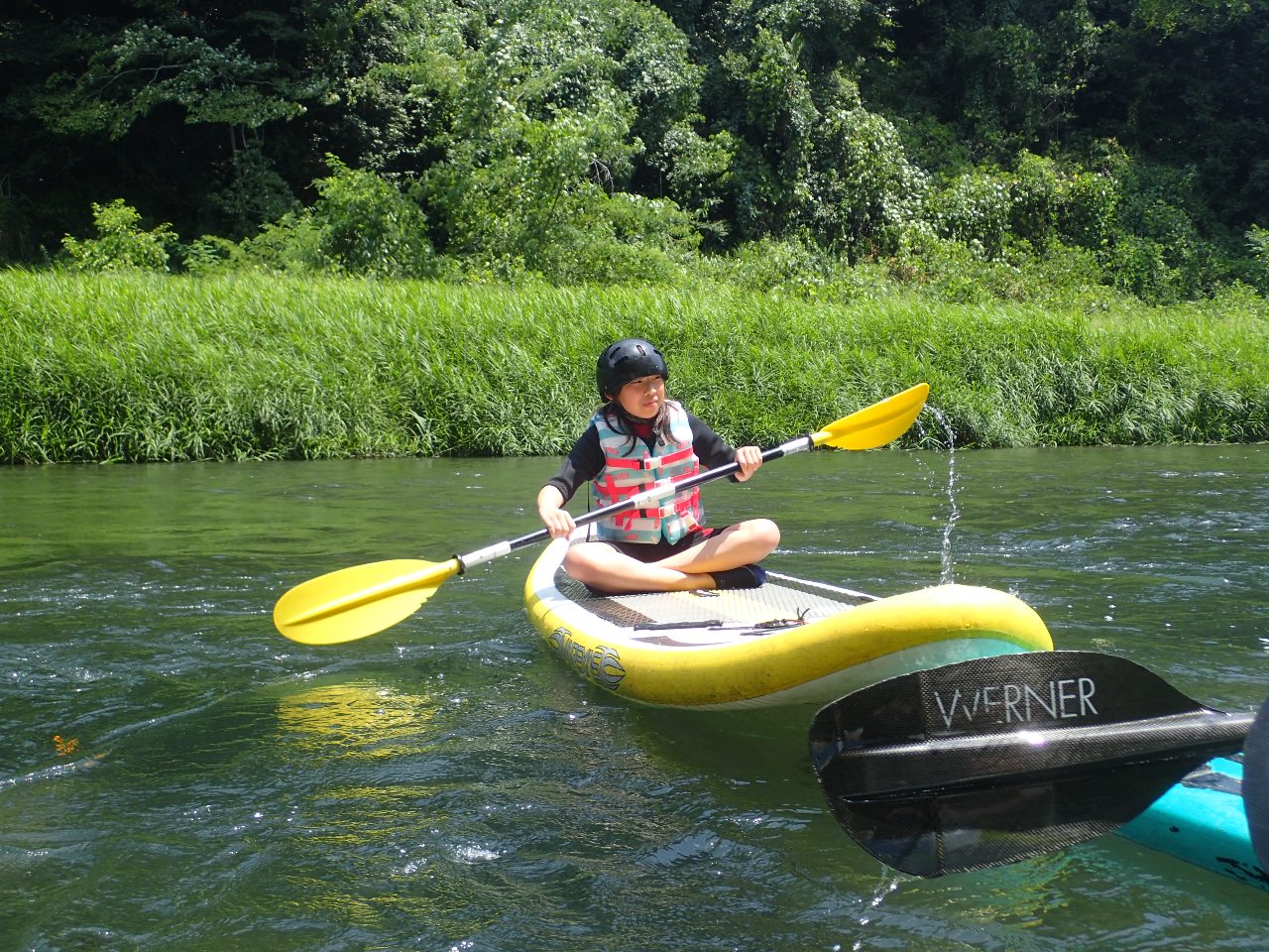 不安定なSUPが怖くなってしまった人はバランスのとりやすいカヤックスタイルにチェンジ!