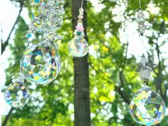 太陽の光と共に幸運を運んでくれるアイテムとされる「サンキャッチャー」作り! クリスタル製のパーツは使い放題!!