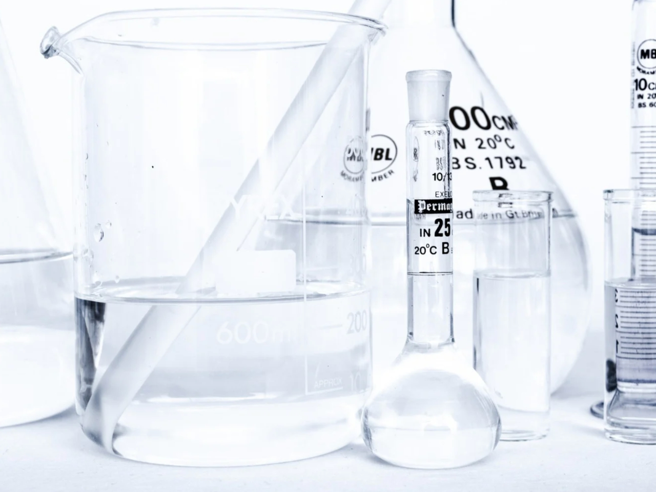 香水づくりは、理科の実験のようで男女問わず楽しいですよ。