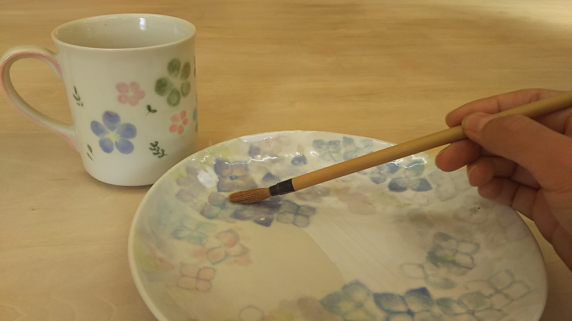 【絵付け体験】お好きな絵柄でお皿やマグカップを彩ってみませんか?