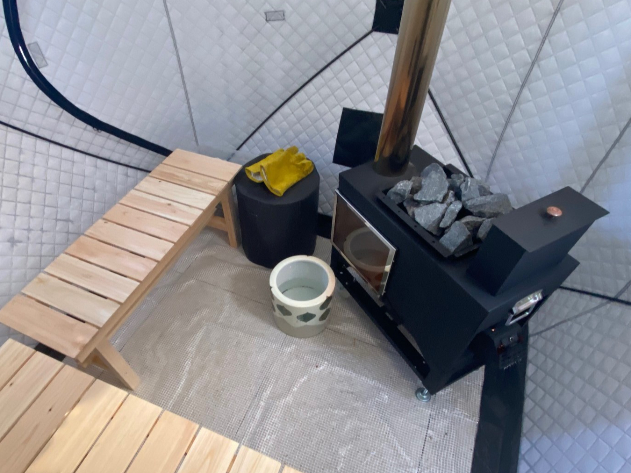 �e���g�T�E�i�̎���