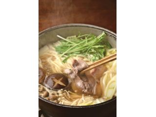 3種類のお肉をじっくりと煮込むカシキ鍋