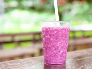 ぶどう100%の生搾りぶどうジュース!砂糖や着色料など一切使ってません!