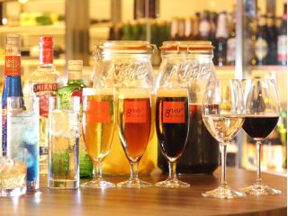 10種の生ビールやワイン・ウイスキーなど