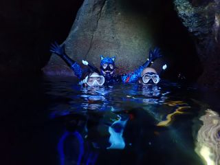 洞窟ダイビングを楽しみましょう