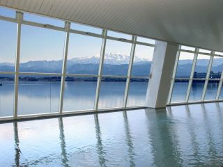 天気の良い日には、「柴山潟」と「白山連峰」が一望!