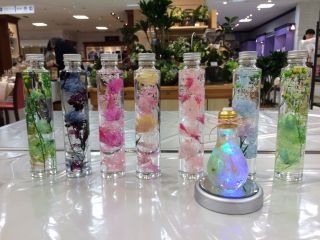 光を照射させたときにキラキラ。光を閉じ込めるハーバリウム。