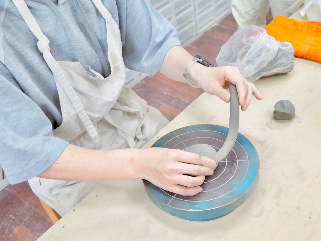 手回しロクロを使って、ひもづくり