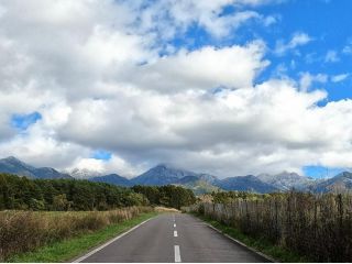 八ヶ岳の豊かな自然と美しい農村風景が広がる「原村」。E-BIKEで爽快に走ろう!